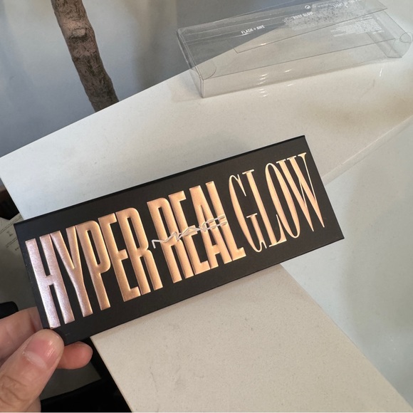 MAC Hyper Glow Palette - Flash Plus Awe Makeup Women 0.15 oz - Picture 3 of 4